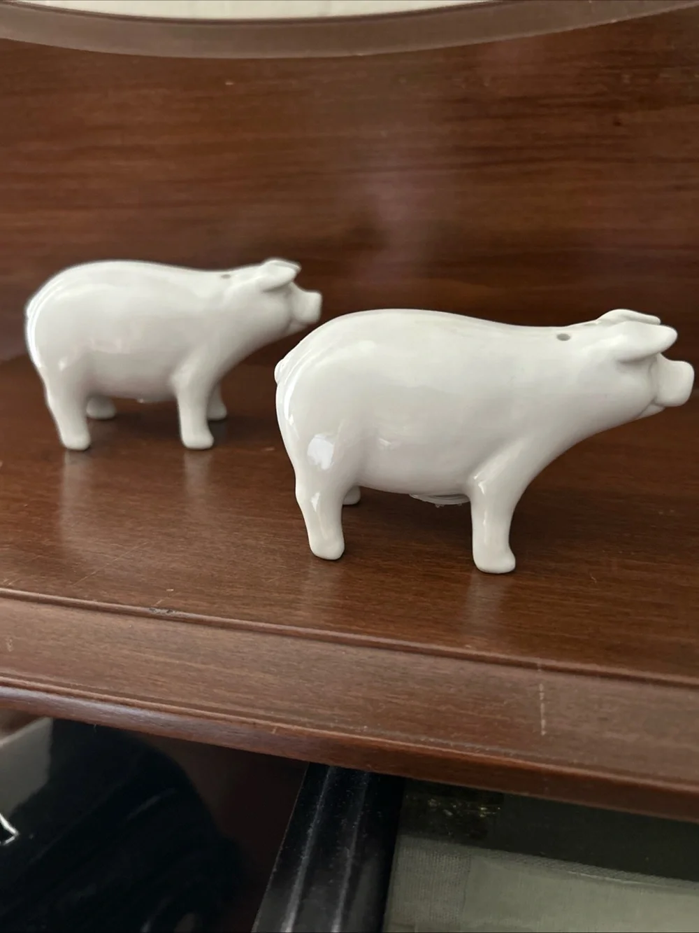 Pottery Barn White Ceramic Pig Salt &Pepper Shakers With Ears Down